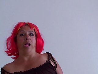 Redhead mature Luzia screwing hairy pussy using nice toy