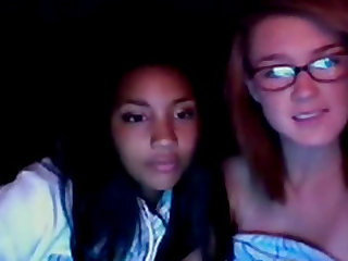 Two slutty teens get horny on MSN