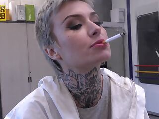 Short-haired Tabitha Poison gets fucked hard by her boyfriend in doggy style